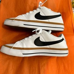 Used Women’s Nike Court Legacy Sneakers US 8